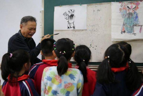 教学版儿童小苹果舞蹈视频:重庆市渝北区南方玫瑰城实验小学校党支部书记、校长徐静：以戏润心 以美育人