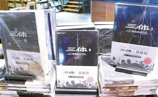 苹果宇宙壁纸动漫版
:剧版《三体》热播 超级IP背后谁能收红利