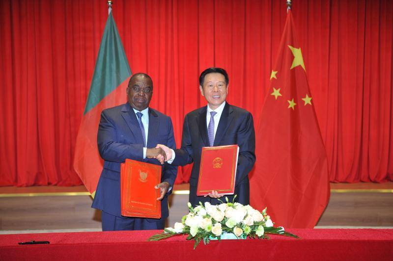 中国分别与塞内加尔、喀麦隆两国政府签署税收协定